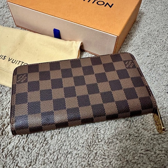 ❤️ SOLD! Louis Vuitton Damier Zippy Wallet - Pristine Condition - Picture 4 of 12